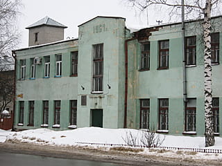ул. Чкалова, 2 (г. Канаш) -​ административно-бытовое здание.
