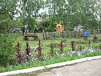 Школьная площадка "Деревенский дворик". 14 августа 2014 (чт).