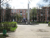 Сквер воинов-вагоноремонтников, павших в годы Великой Отечественной войны. 04 мая 2015 (пн).