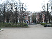 Сквер воинов-вагоноремонтников, павших в годы Великой Отечественной войны. 04 мая 2015 (пн).