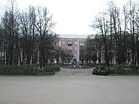 Сквер воинов-вагоноремонтников, павших в годы Великой Отечественной войны. 04 мая 2015 (пн).