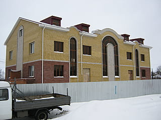 ул. Железнодорожная, 91 (г. Канаш) -​ административно-бытовое здание.